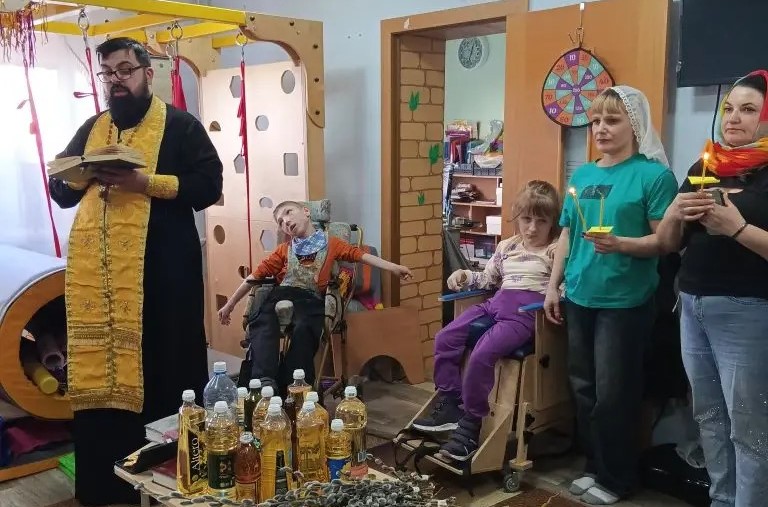 Настоятель храма иконы Божией Матери «Умиление» города Бийска посетил общественную организацию «Дети-ангелы»